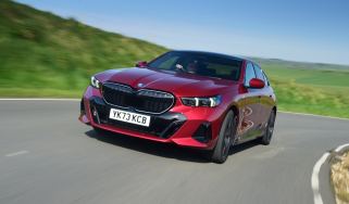  BMW 530e M Sport Pro - front cornering